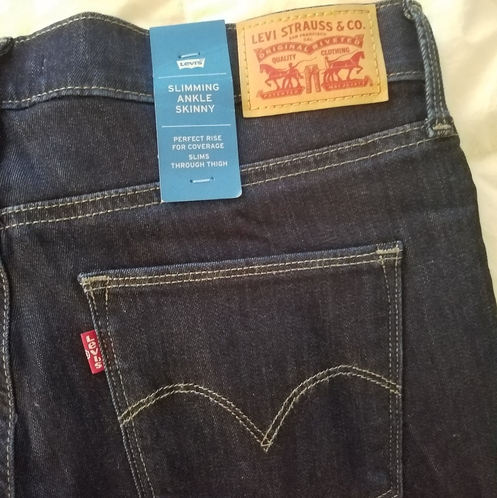 Levi's Women Slimming Ankle Skinny Jeans